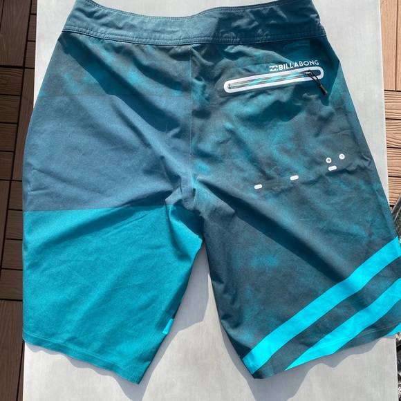 Billabong Board Shorts - Size 28 - Picture 2 of 2